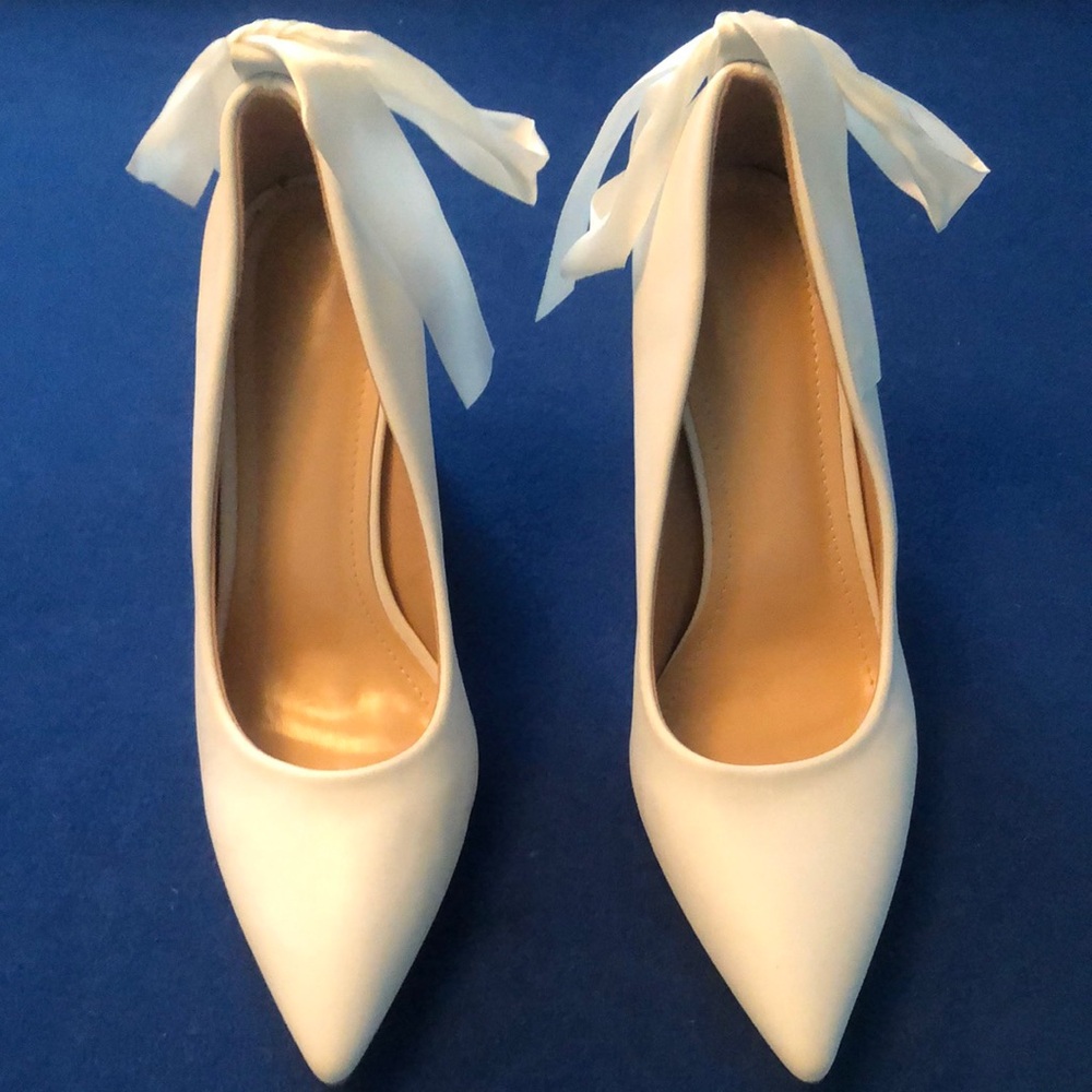 Elegant White Women's 3.5”Heels With A Satin Bow-Tie